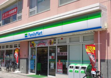 コンビニ　ファミリーマート南千住八丁目店（コンビニ）まで303m