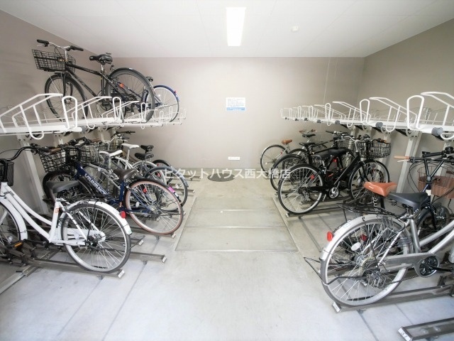 駐車場　自転車