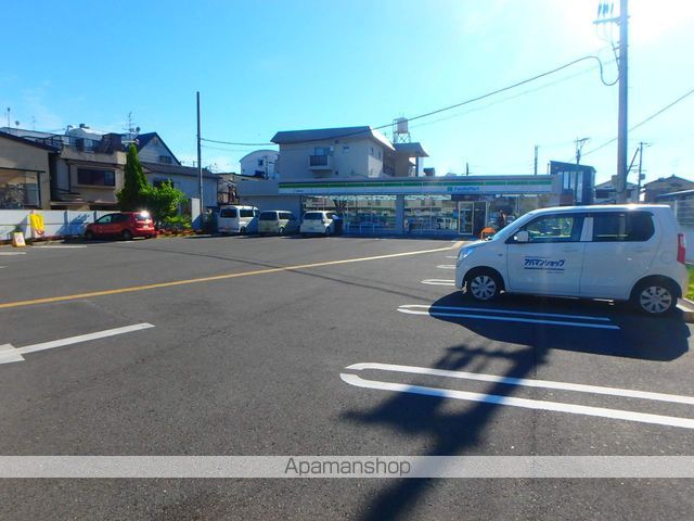 コンビニ　ファミリーマート（コンビニ）まで400m