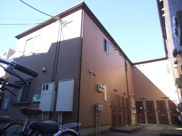 建物外観　外壁が茶色の綺麗な外観です