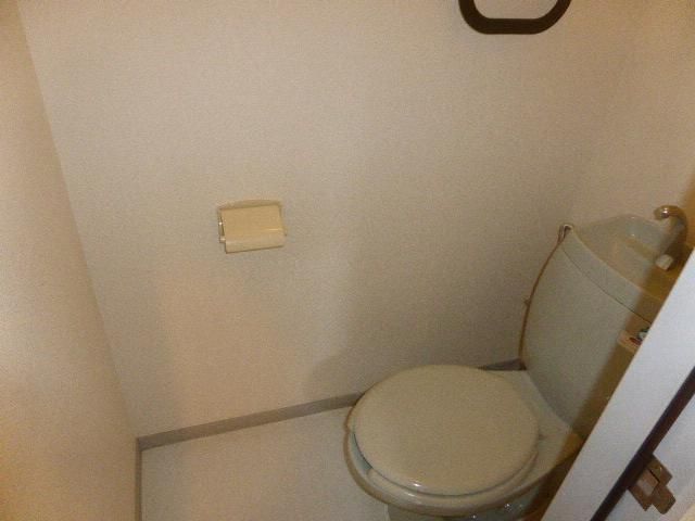 ＪＲ宇都宮線 東大宮駅 徒歩20分 2階建 築34年のトイレ写真