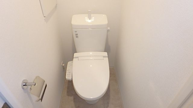 地下鉄堺筋線 長堀橋駅 徒歩3分 15階建 築8年のトイレ写真