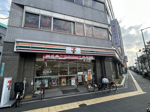 コンビニ　セブンイレブン大阪浜口東3丁目店（コンビニ）まで592m