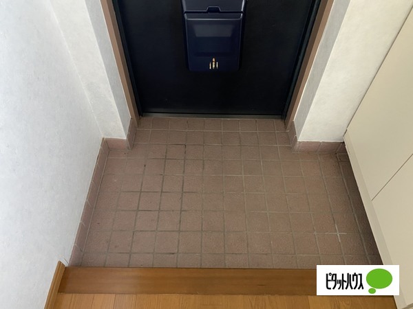 サンヒルズ下中田の玄関写真