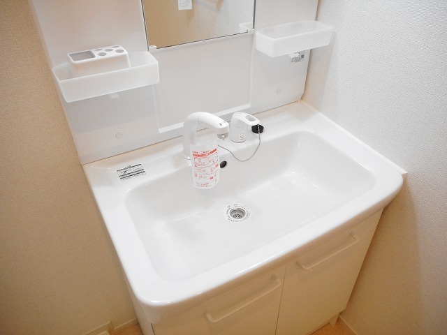 洗面設備　シャンプードレッサー付きの洗面台
