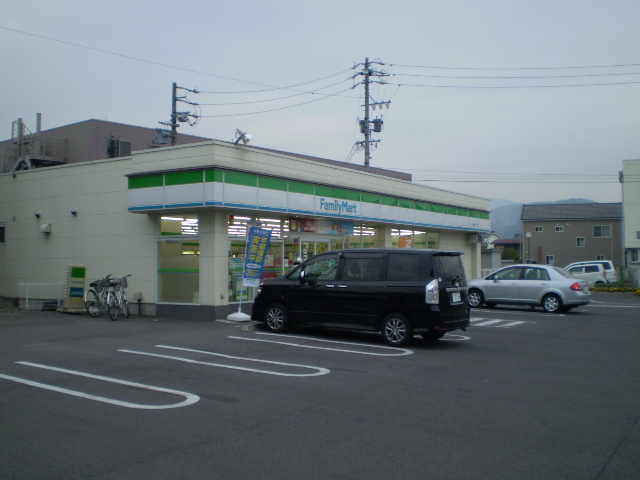 コンビニ　ファミリーマート松本木工団地店（コンビニ）まで779m