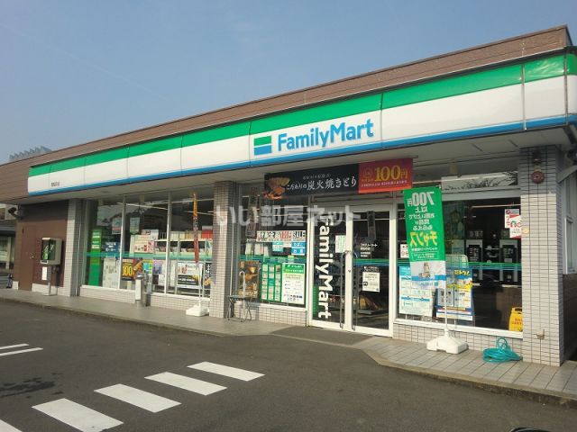 コンビニ　ファミリーマート関桜町店（コンビニ）まで1098m