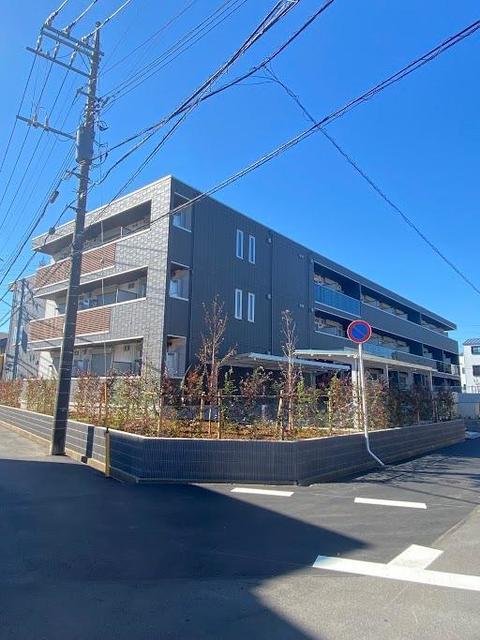 建物外観　３階建ての賃貸マンション