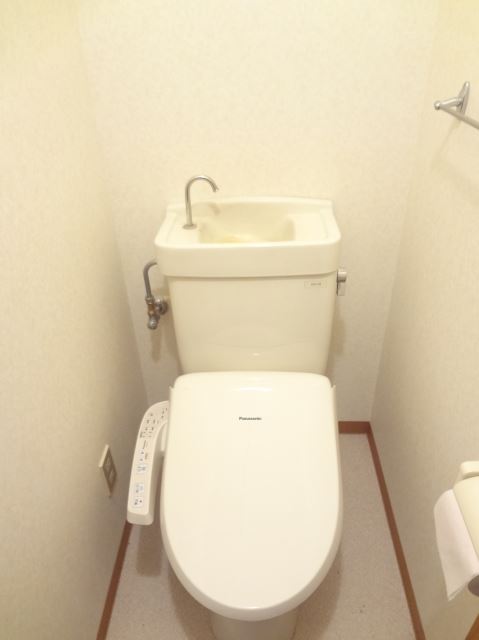 ＪＲ宇都宮線 尾久駅 徒歩10分 3階建 築40年のトイレ写真