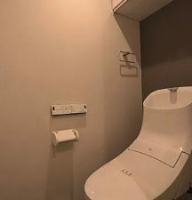 東急田園都市線 池尻大橋駅 徒歩10分 4階建 築4年のトイレ写真