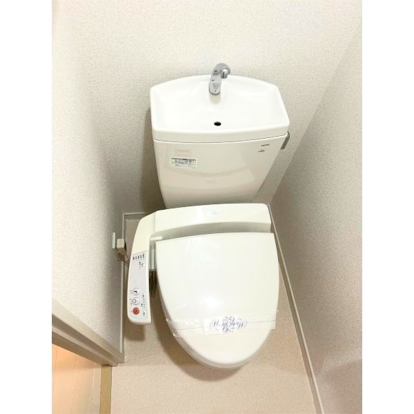 都営大江戸線 勝どき駅 徒歩2分 8階建 築18年のトイレ写真