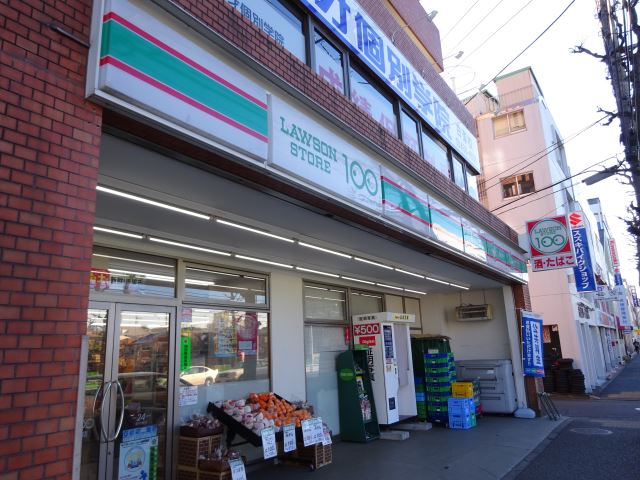 コンビニ　ローソン１００（コンビニ）まで750m