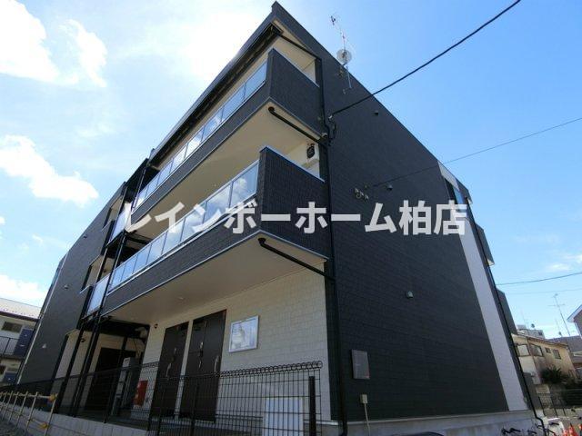 エントランス　落ち着いたエントランスです