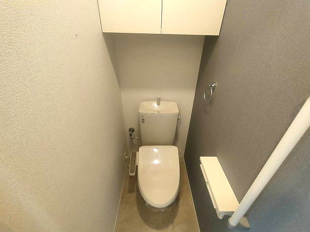 近鉄大阪線 安堂駅 徒歩3分 2階建 築6年のトイレ写真