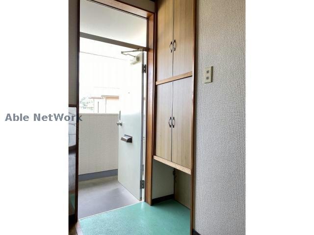 玄関　※同物件別部屋の写真です。