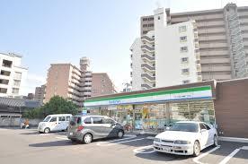 コンビニ　ファミリーマート小倉北三萩野1丁目店（コンビニ）まで223m
