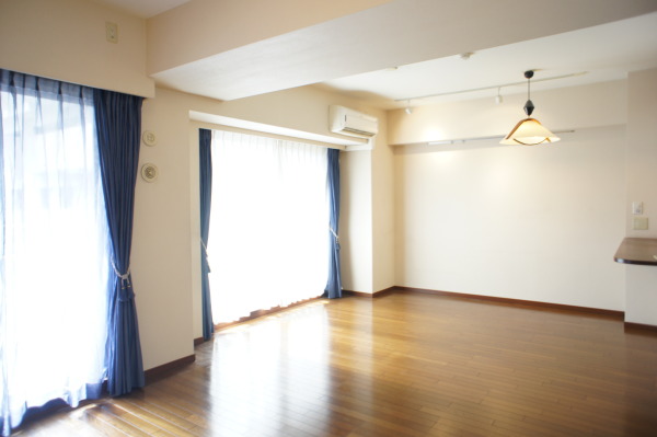美しが丘ハイムの居間写真