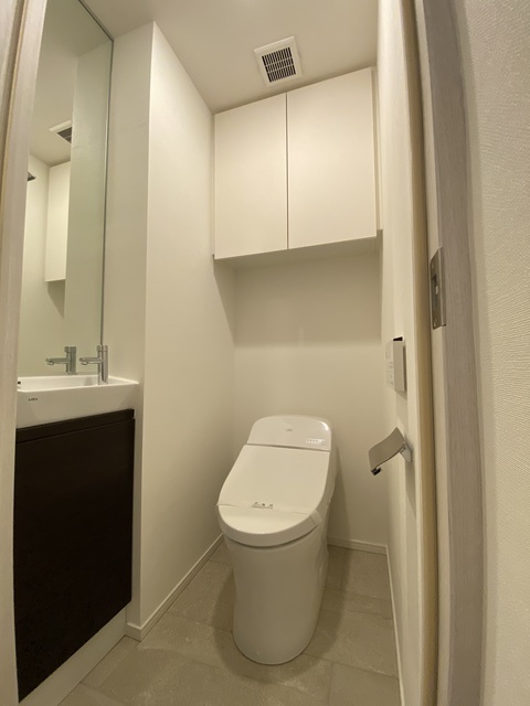トイレ　※別部屋参考写真です。実際のお部屋とは異なります。