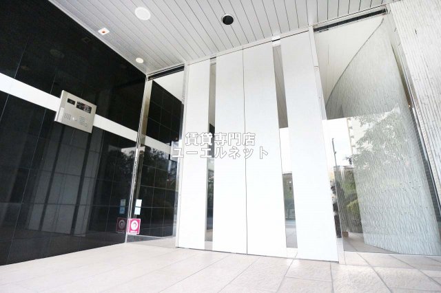 地下鉄御堂筋線 江坂駅 徒歩8分 9階建 築18年の外観写真