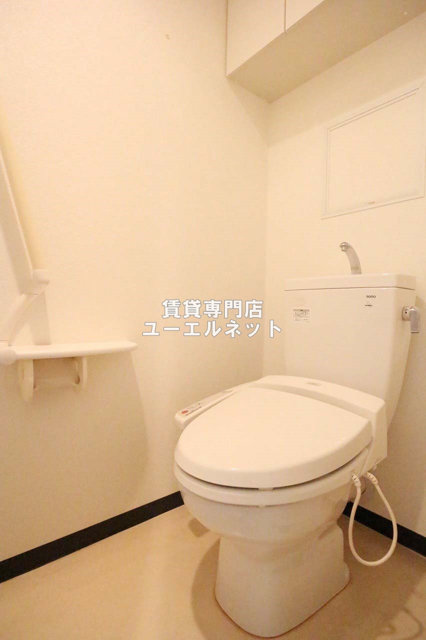 地下鉄御堂筋線 江坂駅 徒歩8分 9階建 築18年のトイレ写真