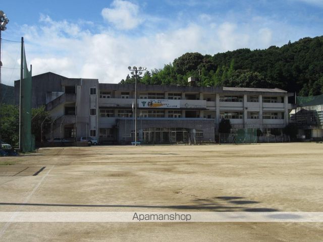 中学校　大洲市立平野中学校（中学校）まで300m