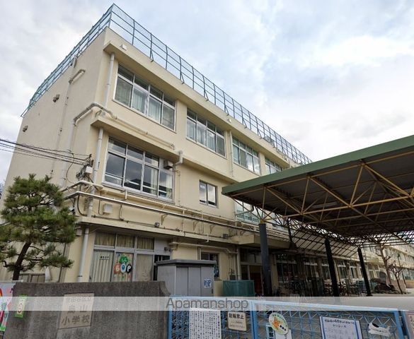 小学校　烏山小学校（小学校）まで524m
