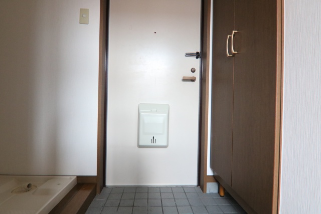 有志ビルの玄関写真