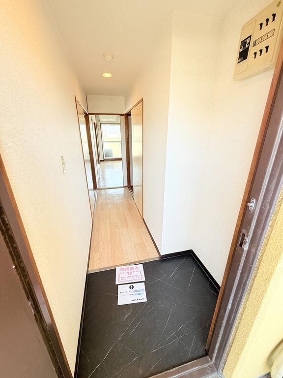 とさでん交通後免線 介良通駅 徒歩1分 8階建 築36年の玄関写真