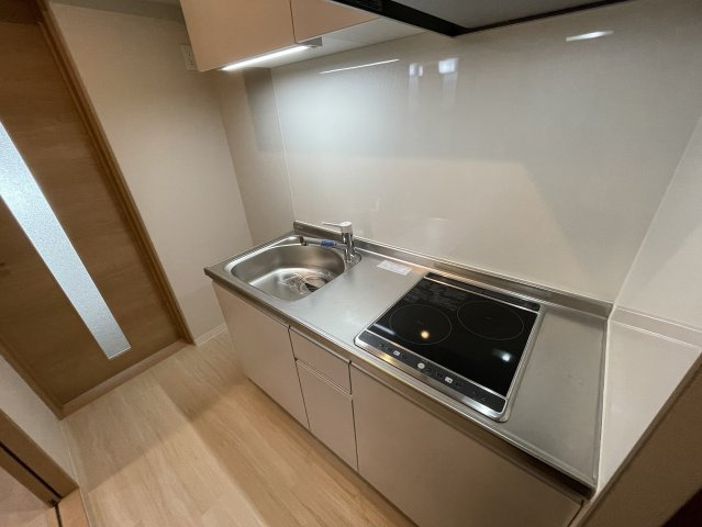 キッチン　２口ＩＨコンロのシステムキッチンです。．．．