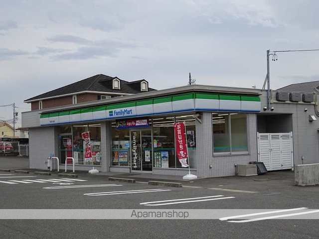 コンビニ　ファミリーマート桑名芳ケ崎店（コンビニ）まで900m