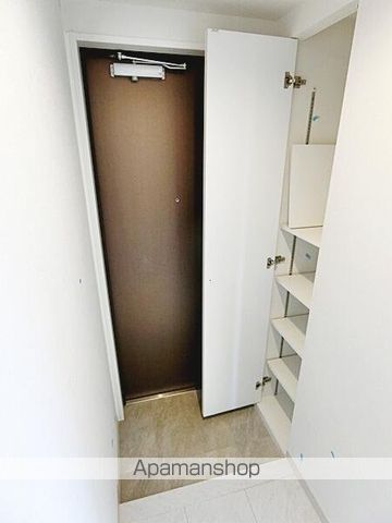 ＪＲ中央線 中野駅 徒歩10分 5階建 築9年の玄関写真