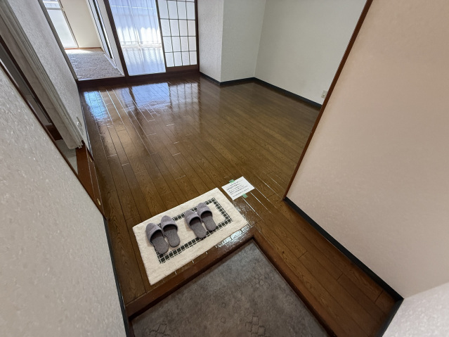 玄関　トイレ