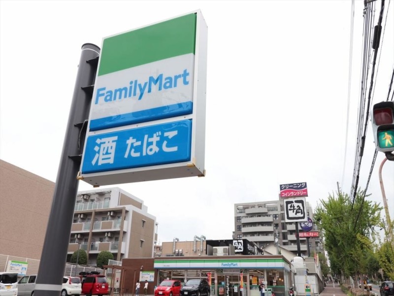 コンビニ　ファミリーマート吹田朝日が丘町店（コンビニ）まで852m