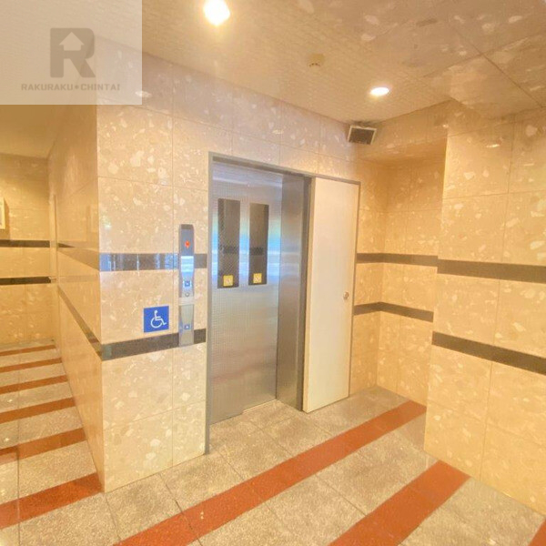 地下鉄御堂筋線 心斎橋駅 徒歩5分 11階建 築23年の外観写真