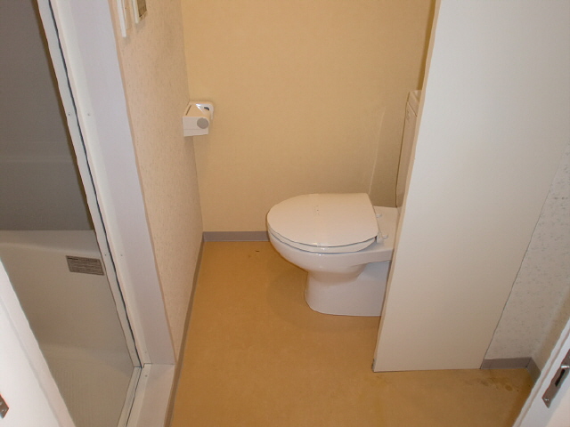 京王線 府中駅 徒歩5分 3階建 築23年のトイレ写真