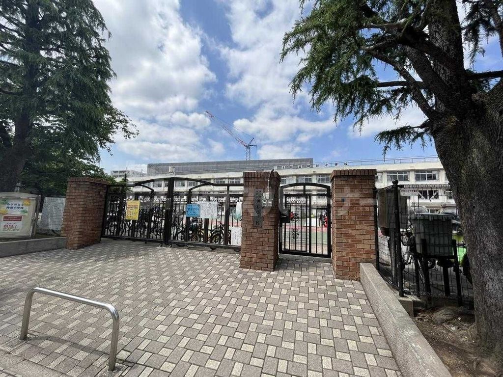 小学校　北区立神谷小学校（小学校）まで420m