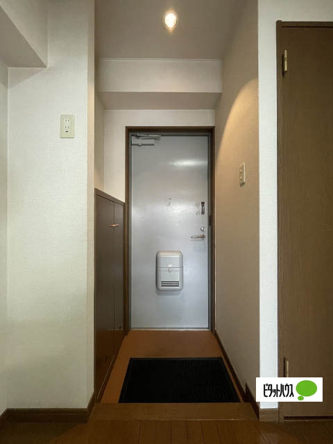 玄関　他のお部屋のお写真です
