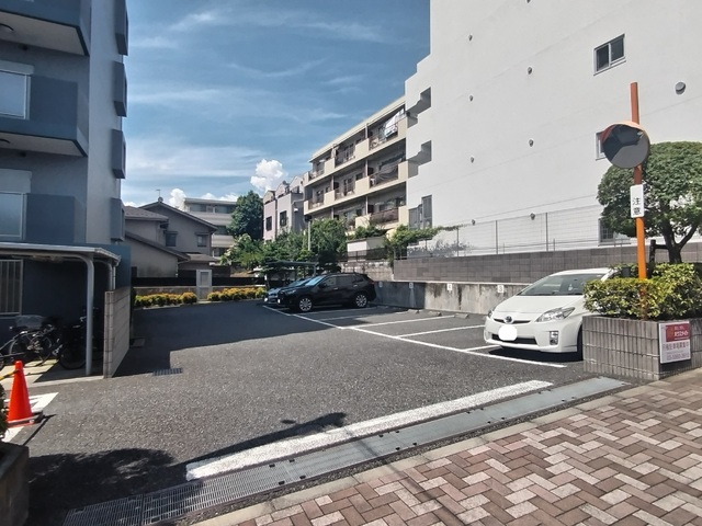 駐車場　★敷地内駐車場★（空き状況・使用料等詳細はご確認下さい）