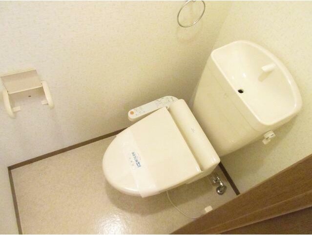 トイレ　嬉しい温水洗浄便座付き♪