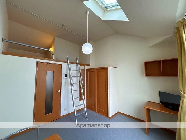 レオパレス華みずきIIの居間写真
