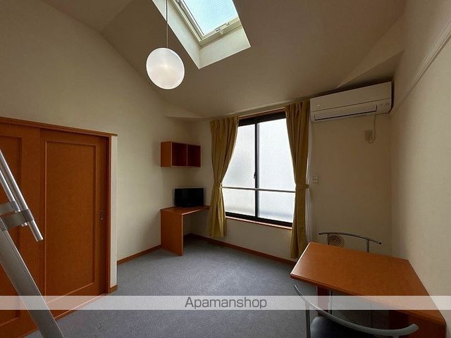レオパレス華みずきIIの居間写真