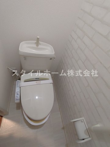 トイレ　別部屋写真です。