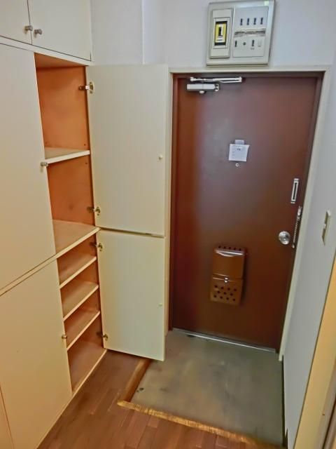 玄関　シューズボックス完備