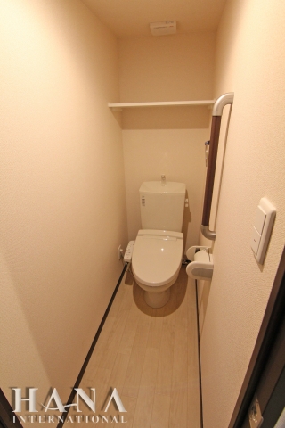 東武伊勢崎線 北春日部駅 徒歩12分 2階建 築13年のトイレ写真
