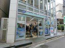 コンビニ　ローソン 神宮前六丁目店（コンビニ）まで476m