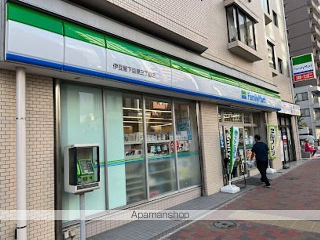 コンビニ　ファミリーマート伊豆屋下目黒三丁目店（コンビニ）まで225m