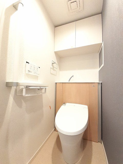 トイレ　別号室の参考写真です。