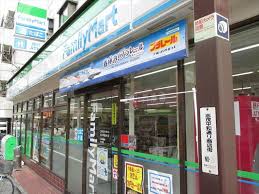 コンビニ　ファミリーマート赤羽平和通り店（コンビニ）まで108m