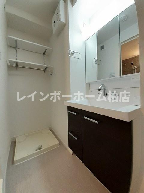 洗面設備　シャワー付き洗面台です
