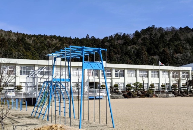 小学校　日野町立桜谷小学校（小学校）まで4146m